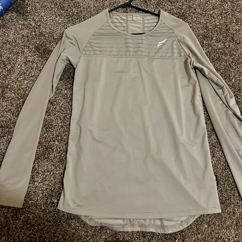 Flag nor fail workout top size medium light grey